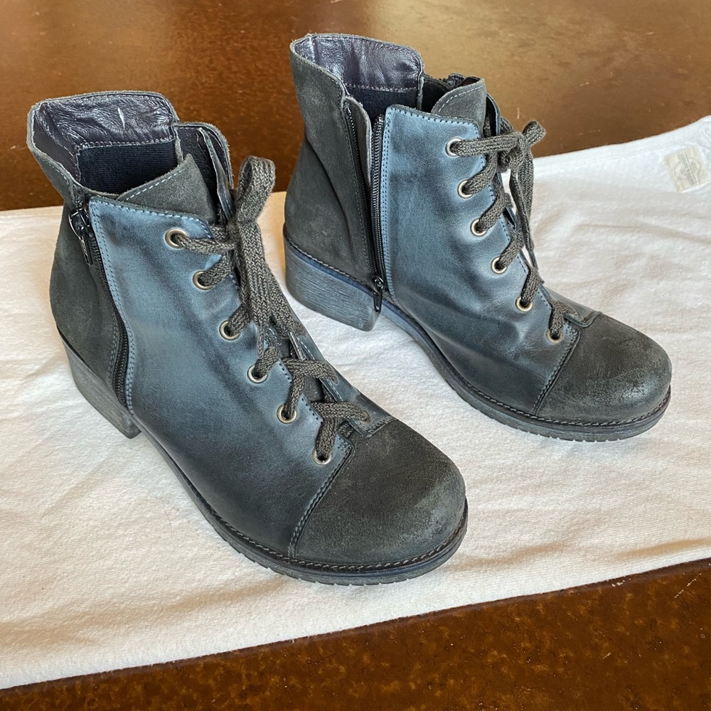 Naot Groovy Boot Women’s Size 9 (40) with laces/double zips, oily midnight
